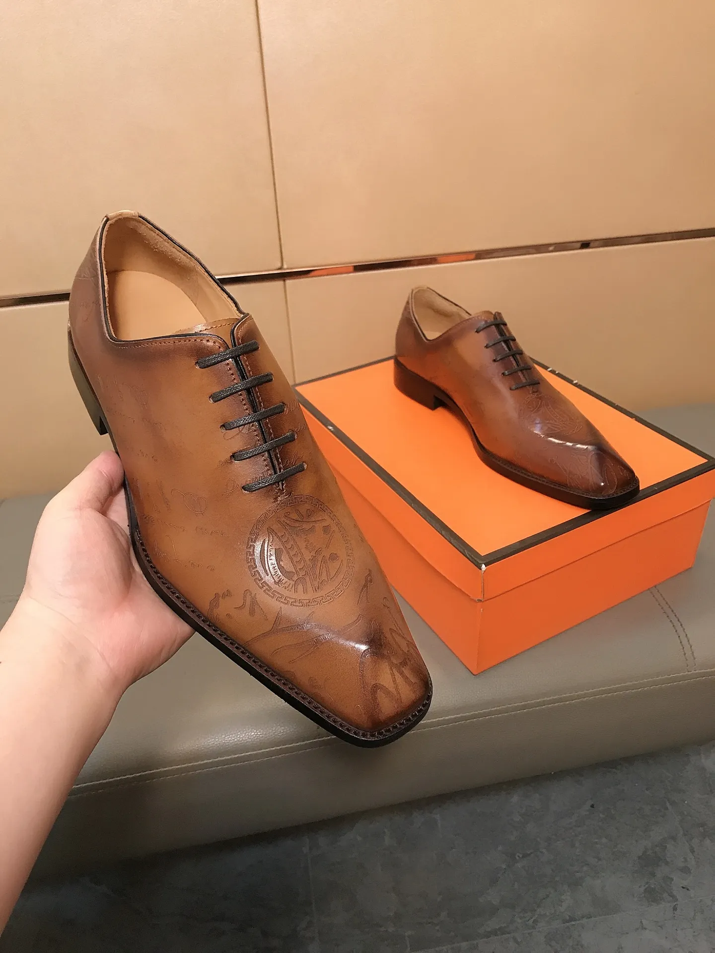 Factory price 560 💎💎👉👉[LV Louis Vuitton] The latest men's casual business leather shoes 🇨🇳, new model opening 💯 Made of cowhide imported from Italy, luxurious leather lining, wear-resistant outsole, soft and comfortable 🌴 High-end atmosphere, the first choice for high-class men 🍍38-44